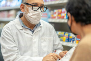 banner - pharmacist with patient